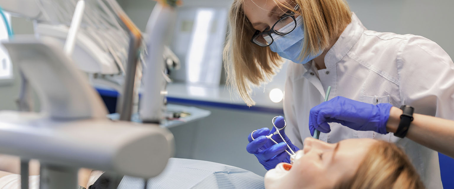 Відбілювання зубів